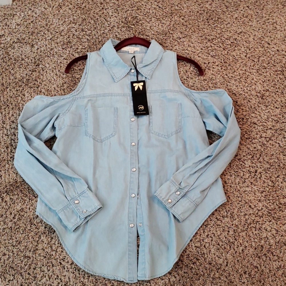 Denim and Lace cold shoulder top.